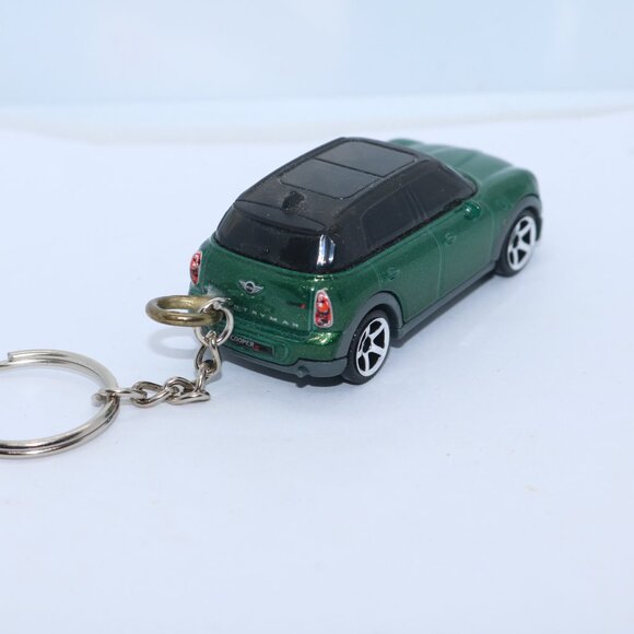Matchbox 2011 Mini Cooper custom keychain 1/64 scale - Picture 3 of 4